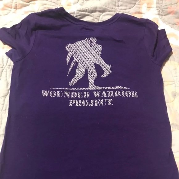Women’s Under Armour shirt - Picture 1 of 3